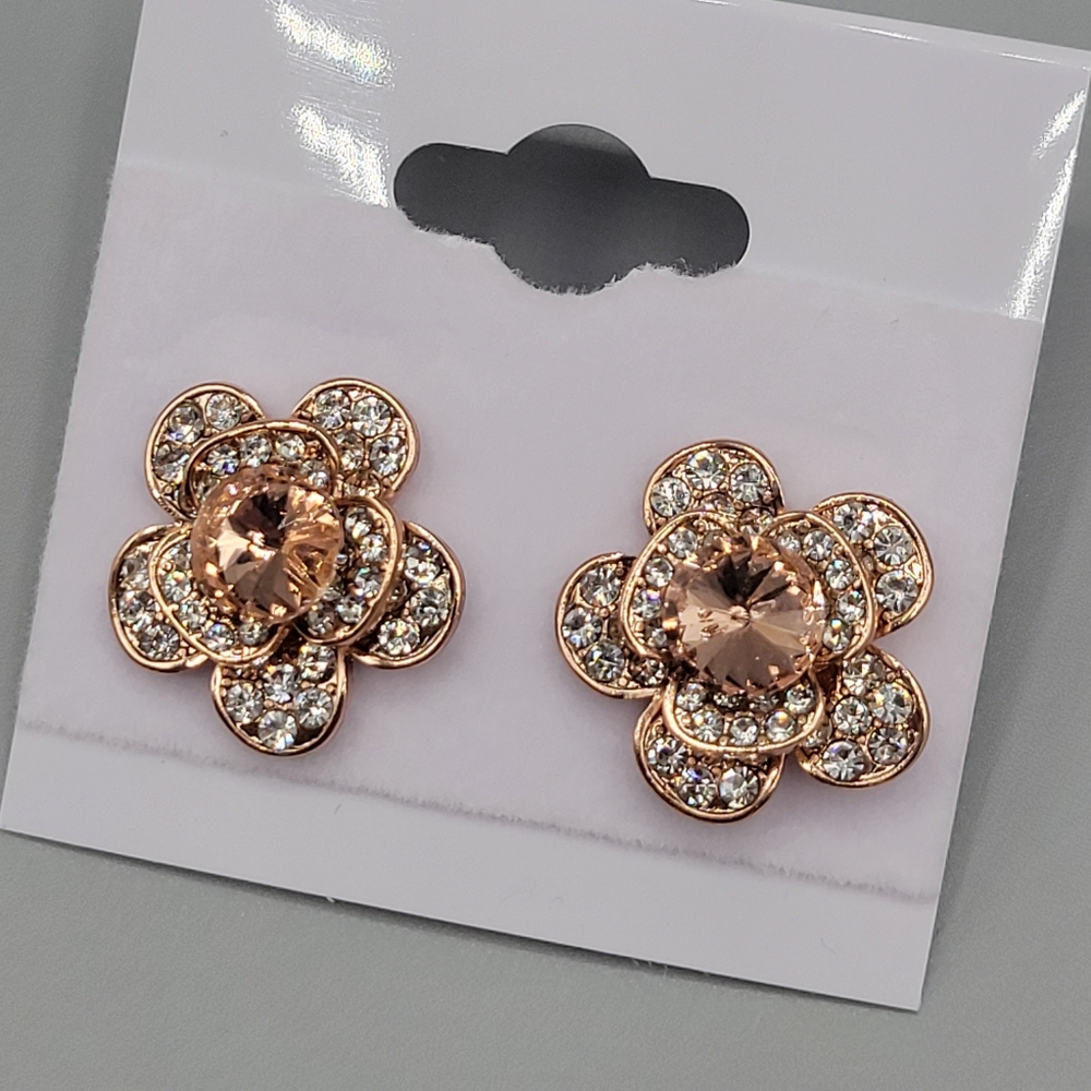 Flower Earrings Made w/ Swarovski Crystals Rose Gold Overlay NWOT - Picture 2 of 2